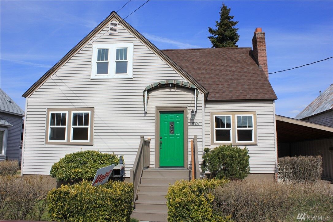 Property Photo:  511 Ross Ave  WA 98801 
