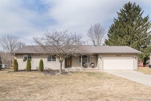 Property Photo: 2055 Grange Hall Road MI 48430