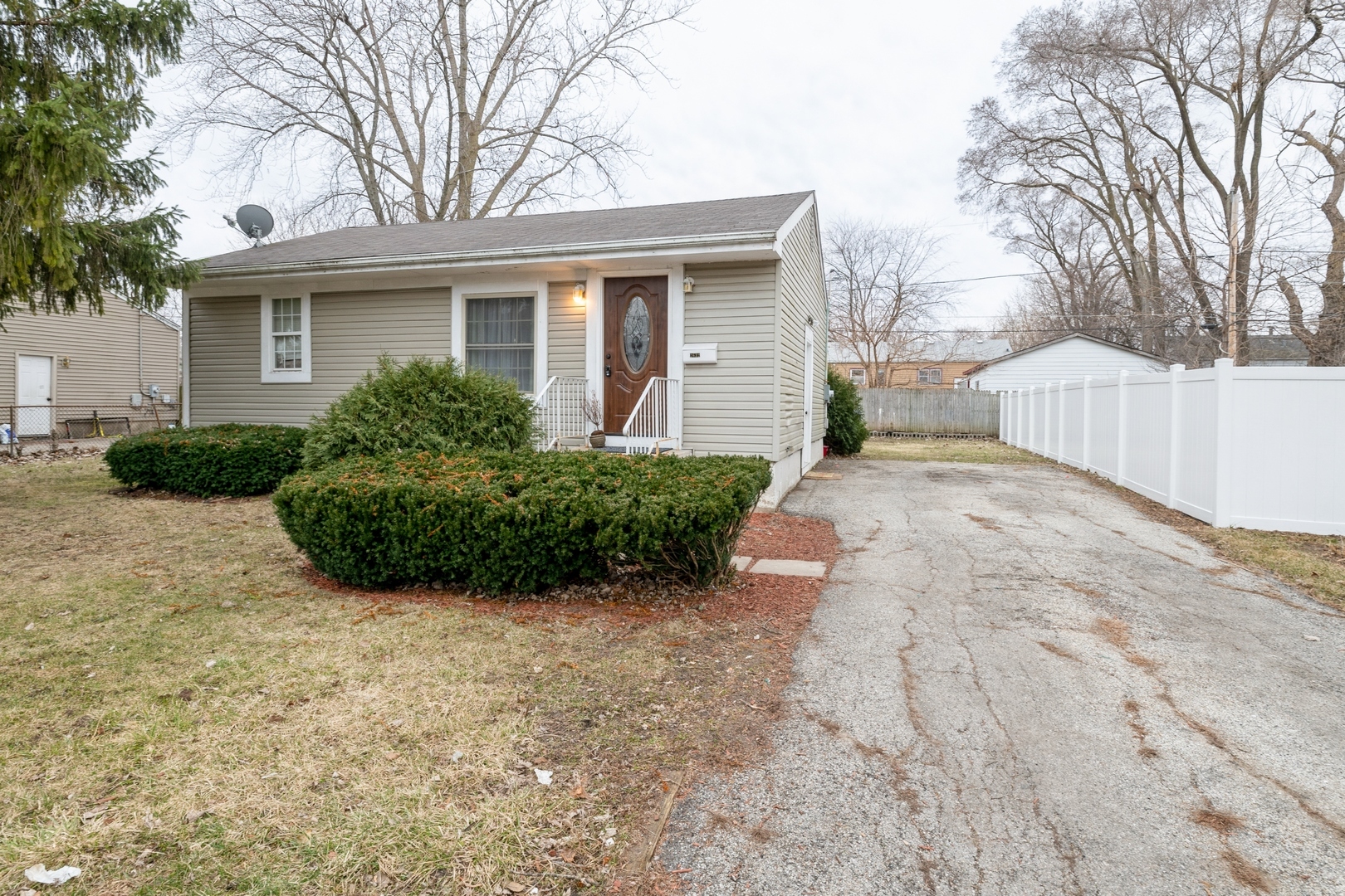 Property Photo: 2632 N Butrick Street IL 60087