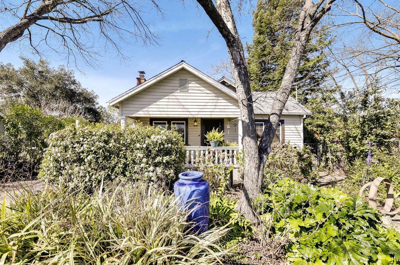 Property Photo:  4940 Siskiyou Avenue  CA 95820 