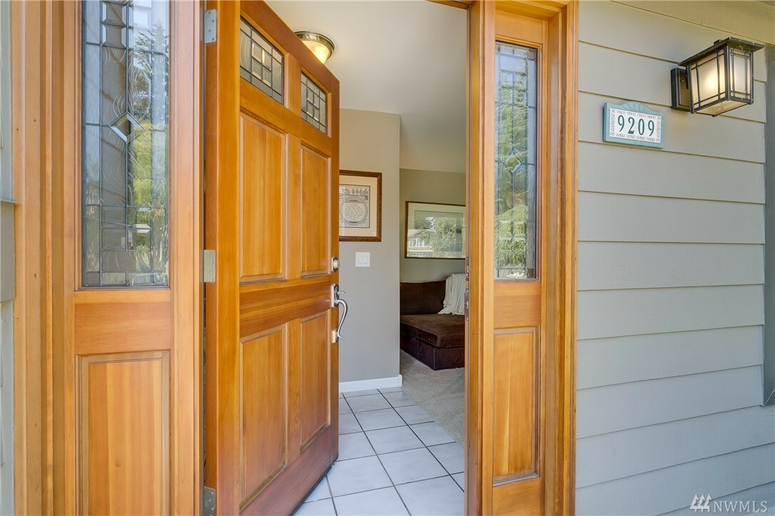 Property Photo:  9209 NE 139th St  WA 98034 