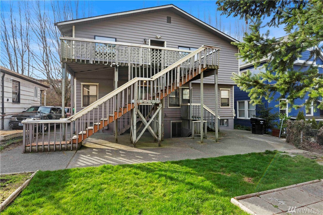 Property Photo:  1114 33rd Ave  WA 98122 