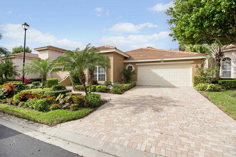 Property Photo:  4221 Imperial Club Lane  FL 33449 