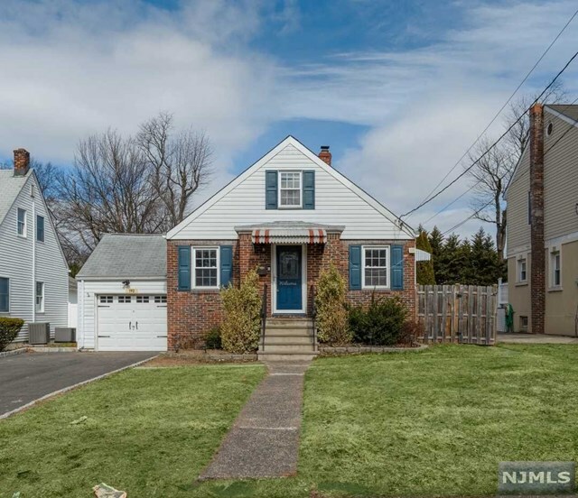 Property Photo:  190 Lexington Avenue  NJ 07628 