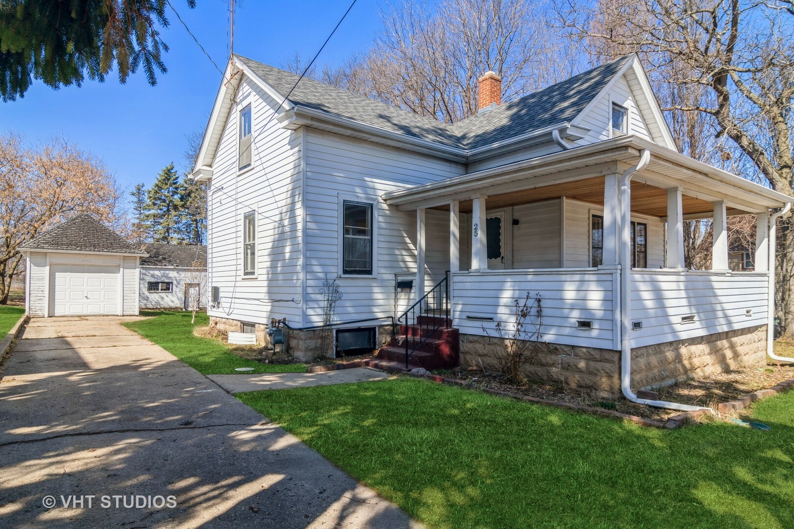 Property Photo:  25 N 12th Street  IL 60174 