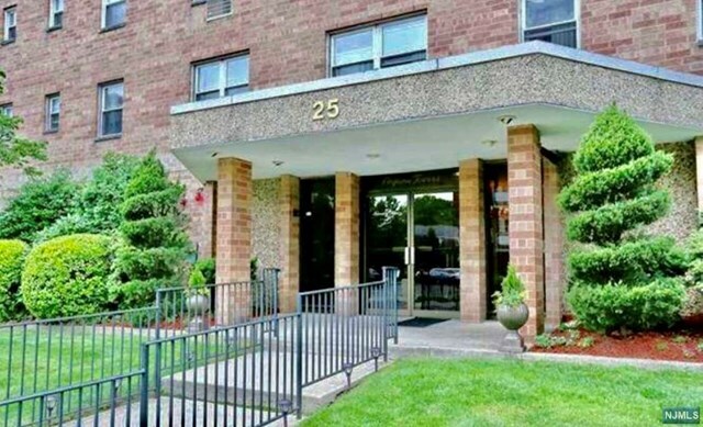 Property Photo: 25 Jefferson Street 3E NJ 07601