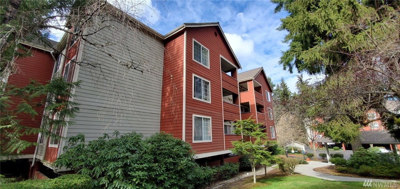 Property Photo:  15433 Country Club Dr F202  WA 98012 