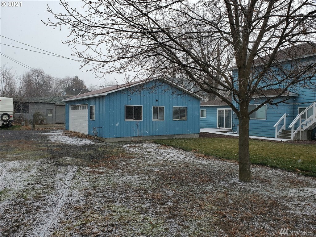 Property Photo: 309 Van Buren St OR 97813