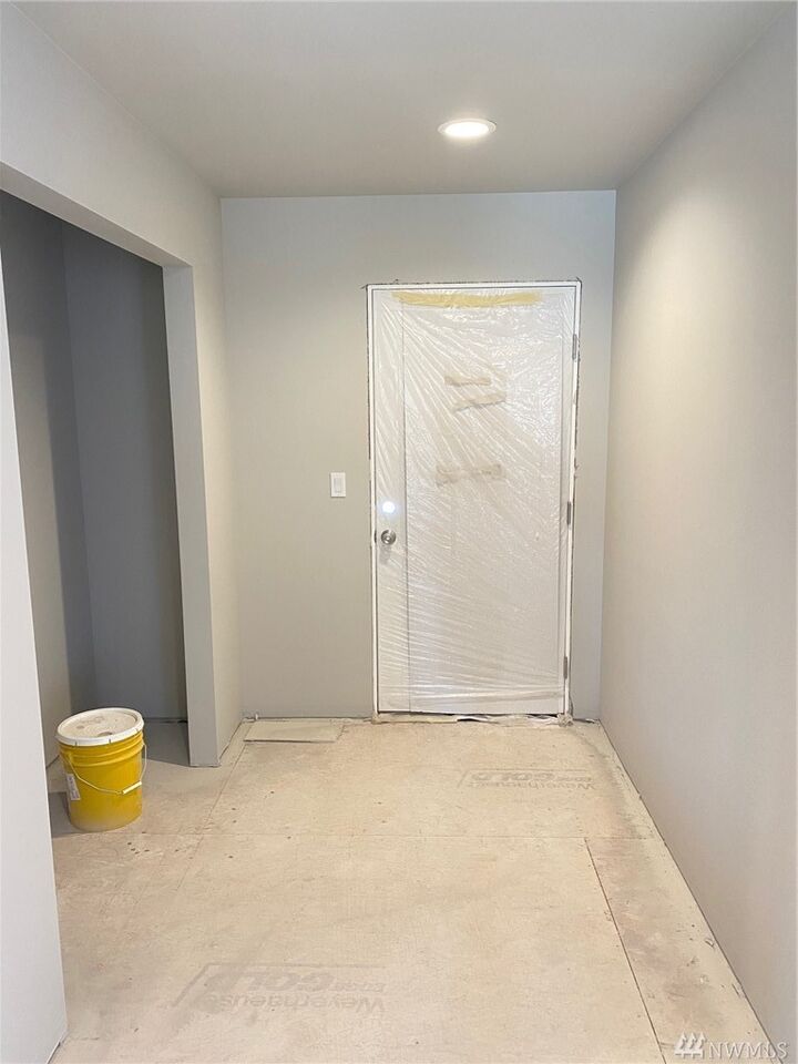 Property Photo:  1085 S Nevada Ave  WA 98802 