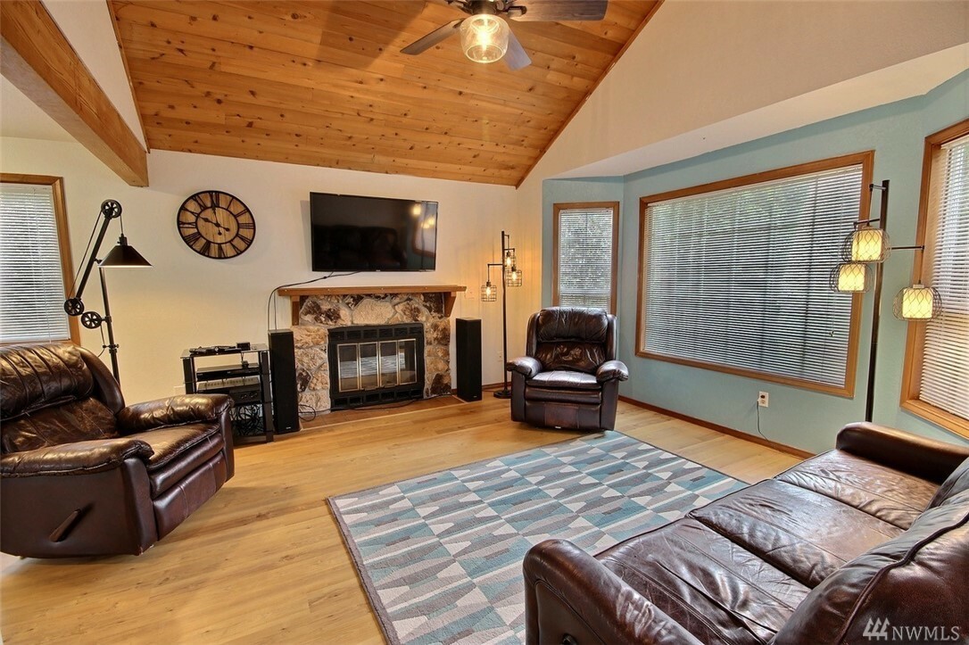 Property Photo:  44402 SE 142nd Place  WA 98045 