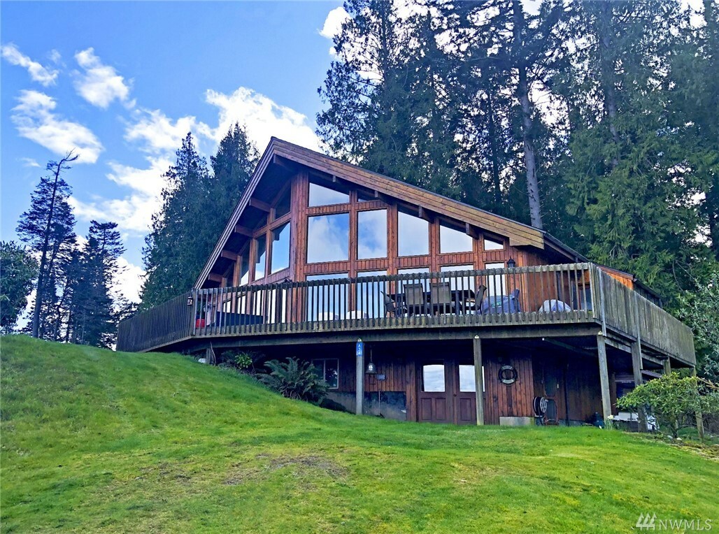 Property Photo:  34 A Saratoga Dr  WA 98206 