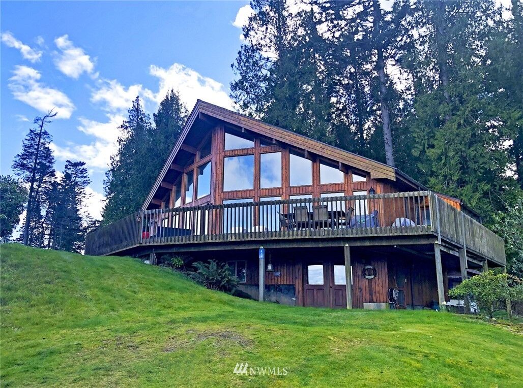Property Photo: 34 A Saratoga Dr WA 98206