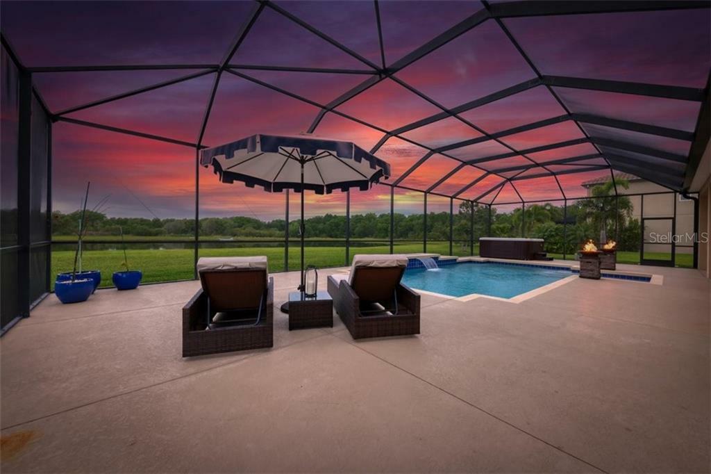 Property Photo: 512 165th Street E FL 34212