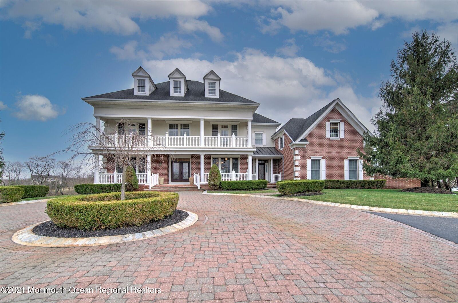 Property Photo:  4 Crest Fruit Court  NJ 07726 