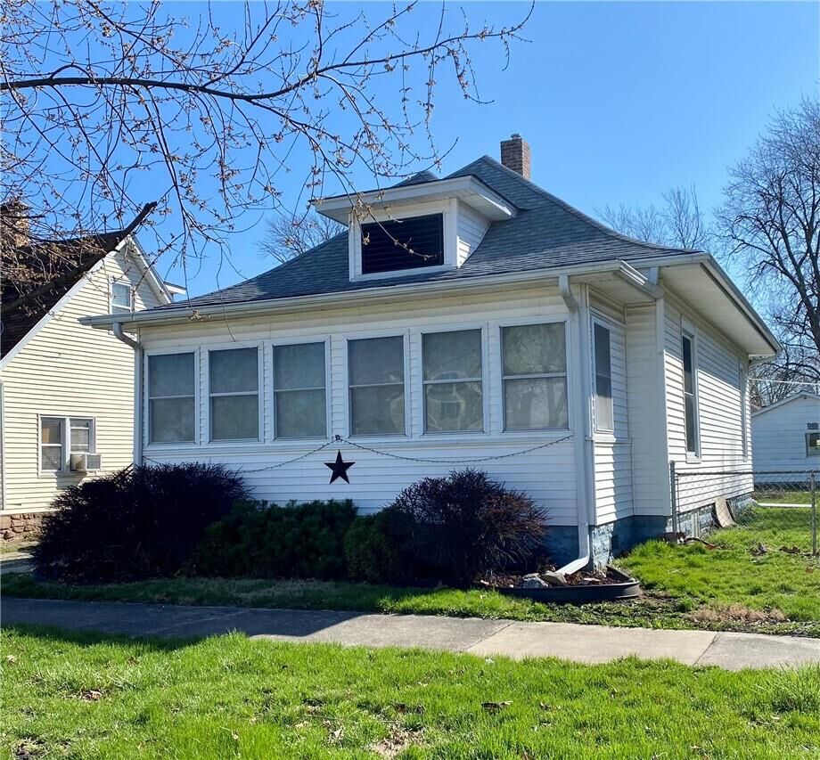 Property Photo:  804 S 17th Street  IL 61938 