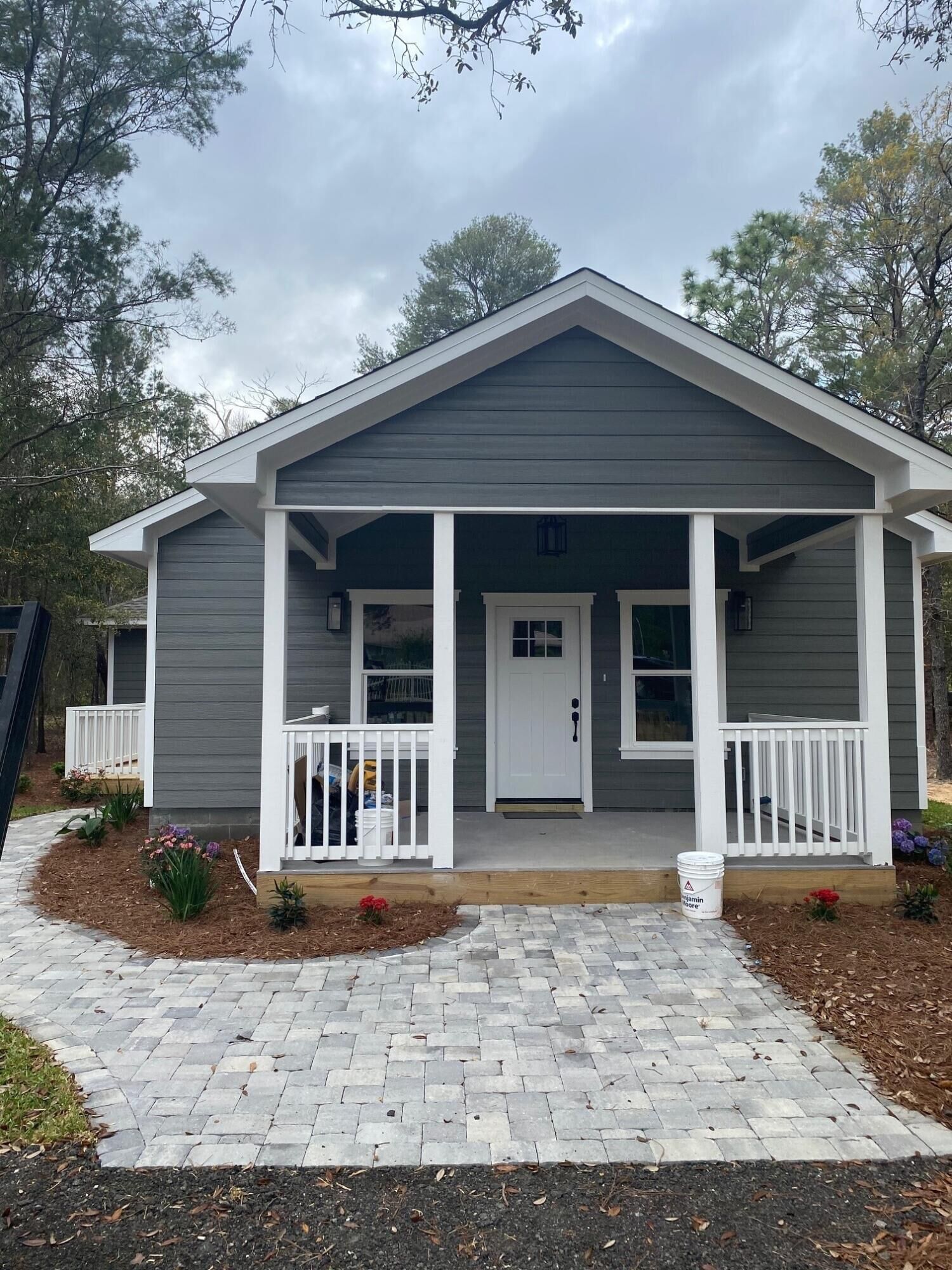 Property Photo: 575 E Roberts Road FL 32433