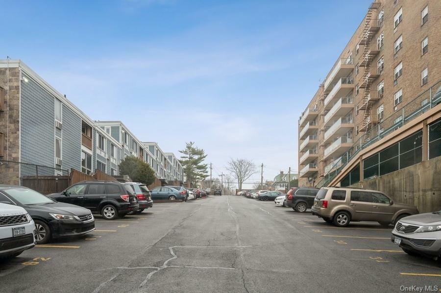 Property Photo:  397 N Broadway 2L  NY 10701 