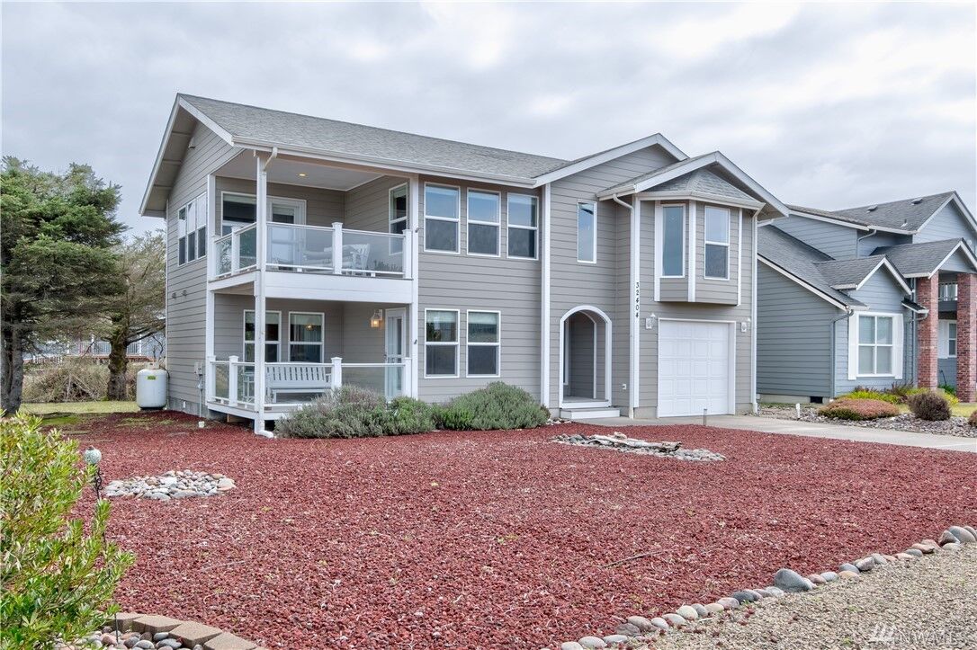 Property Photo: 32404 G St WA 98640