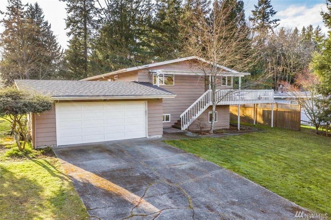 Property Photo:  4444 Ridgemont Dr  WA 98203 