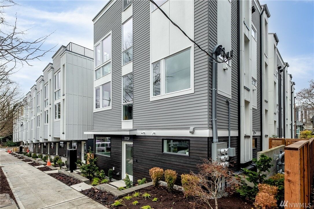 Property Photo: 1334 E Spring St WA 98122