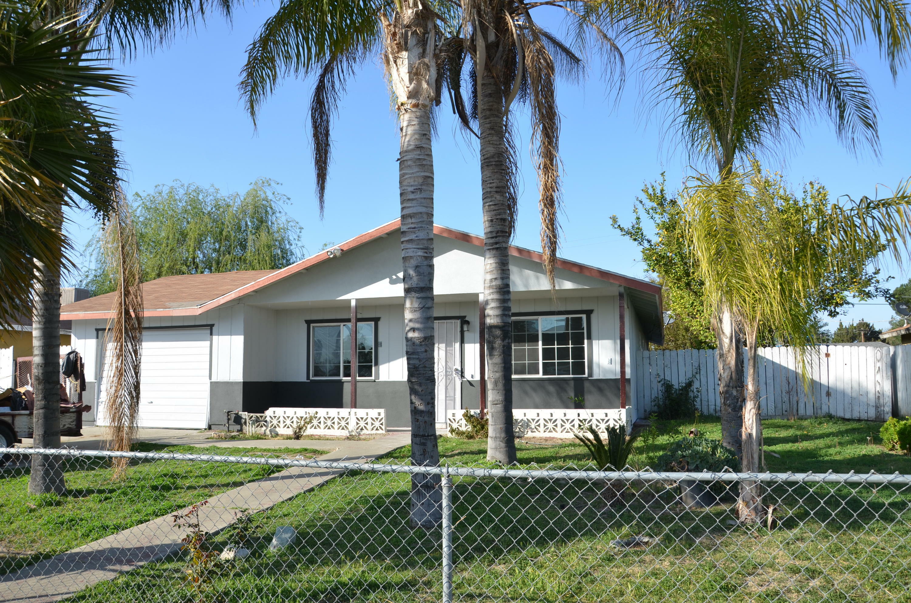 Property Photo:  846 Daphne Lane  CA 93245 