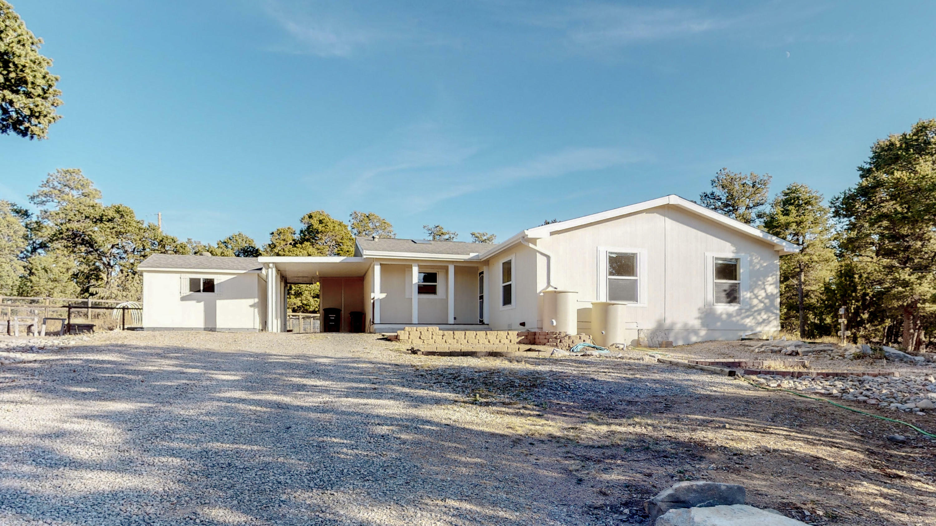 Property Photo:  13 Rampart Road  NM 87059 