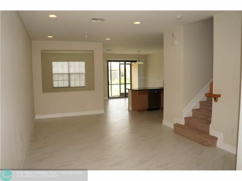 Property Photo:  125 Riverwalk Cr E 125  FL 33325 