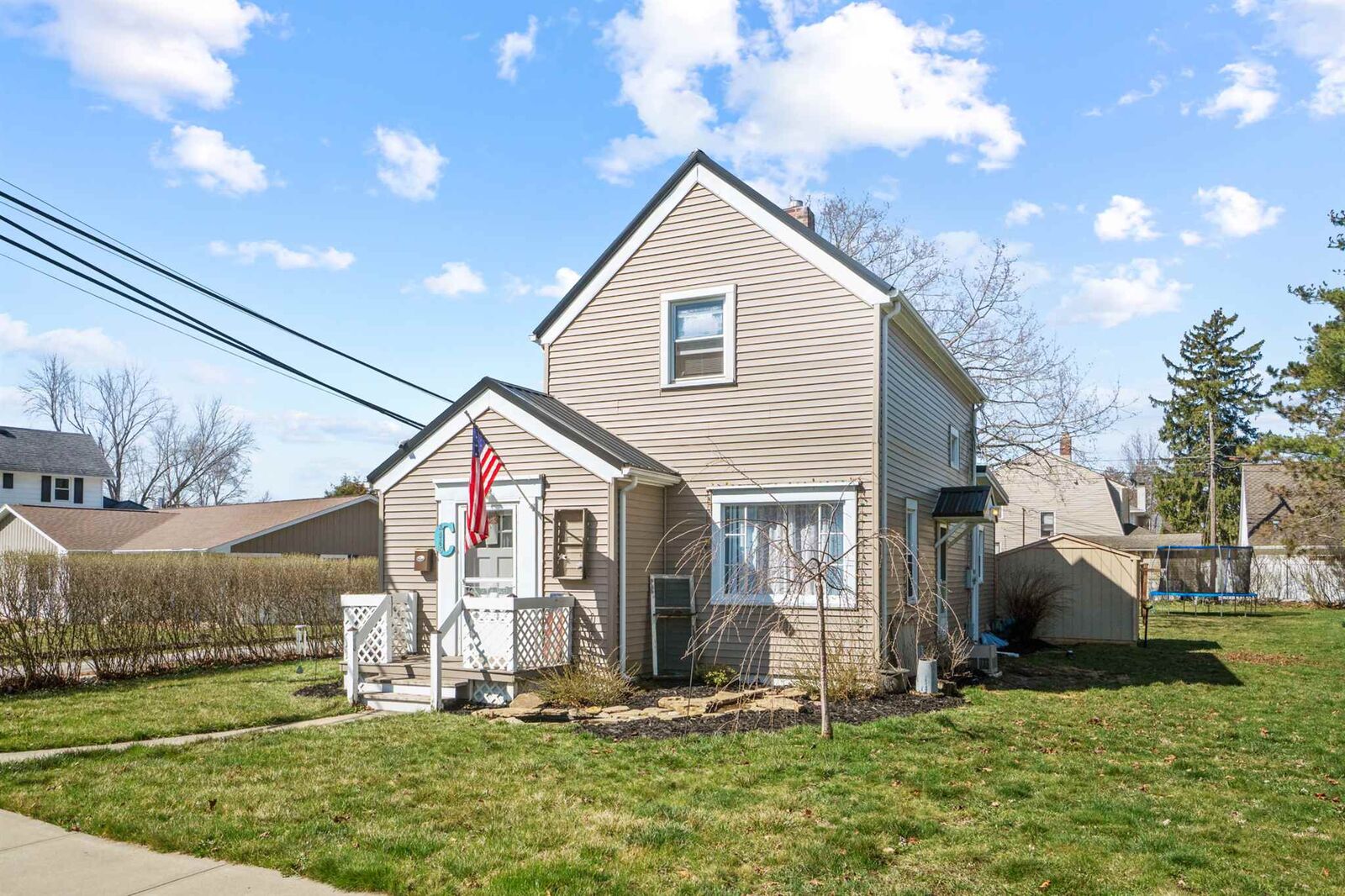 Property Photo:  1005 N Main Street  IN 46706