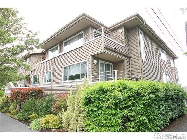 Property Photo:  214 W McGraw St 204  WA 98119 