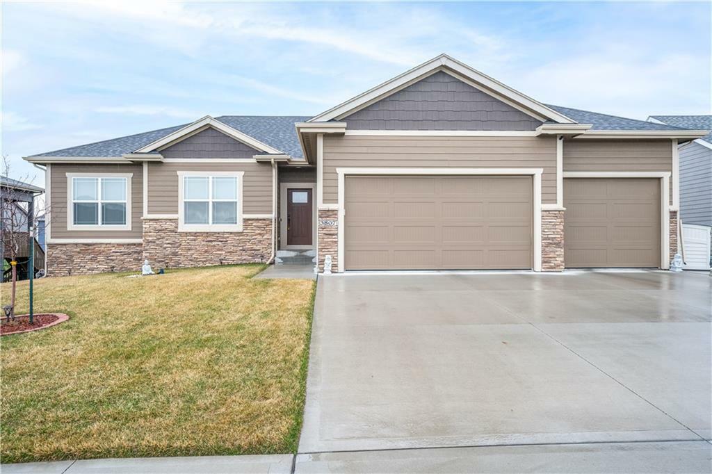 Property Photo:  3807 NW Applewood Court  IA 50023 