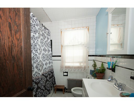 Property Photo:  4 Willow St  MA 01603 
