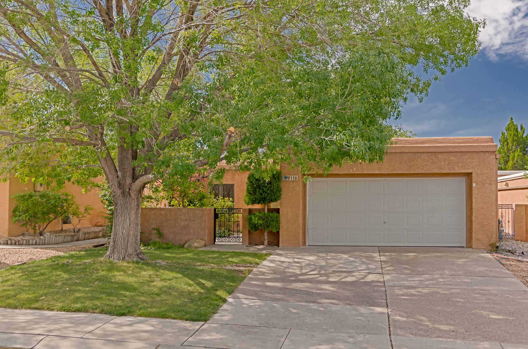 9116 La Costa Drive NE  Albuquerque NM 87111 photo