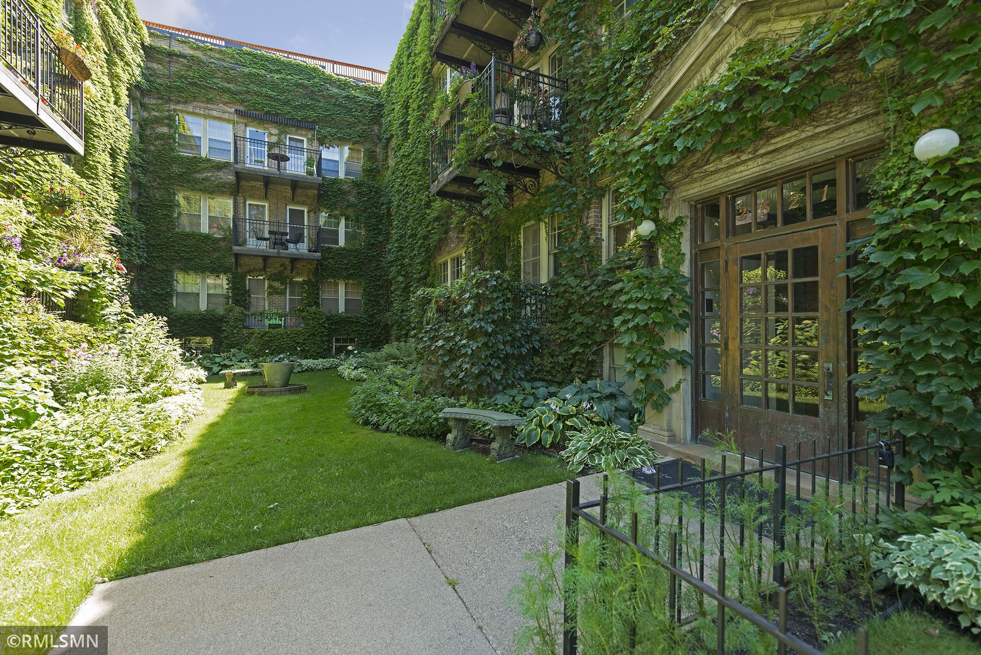 Property Photo: 2521 Humboldt Avenue S 209 MN 55405