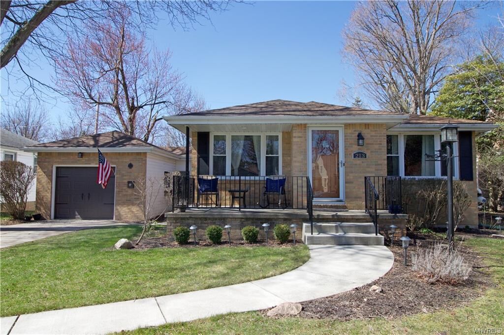 Property Photo:  213 Monroe Drive  NY 14221 