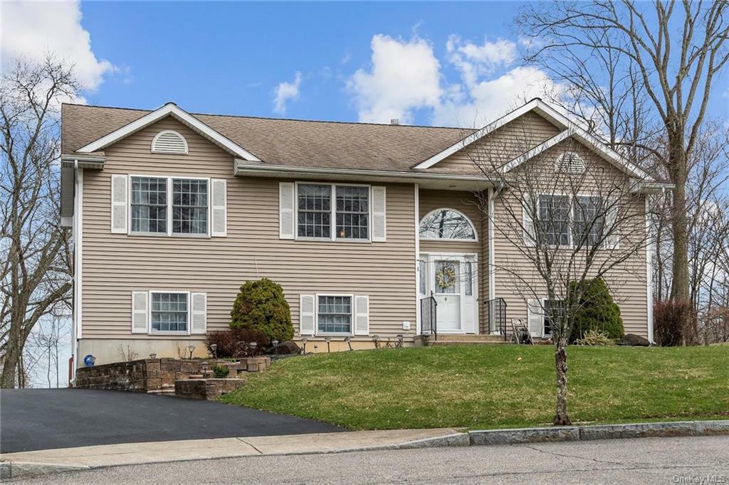 Property Photo: 6 Gracewoods Court NY 12586