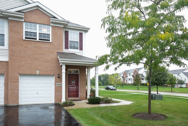 Property Photo:  2243 Concord Drive 30-B  IL 60050 