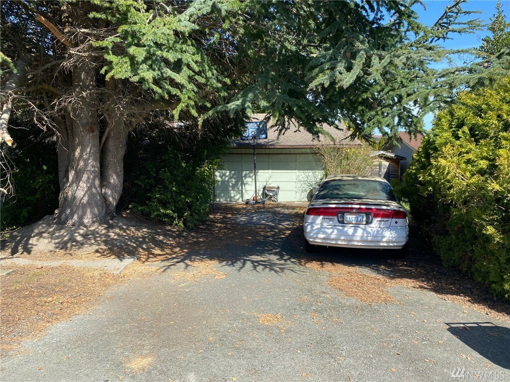 Property Photo:  2220 14th St  WA 98221 