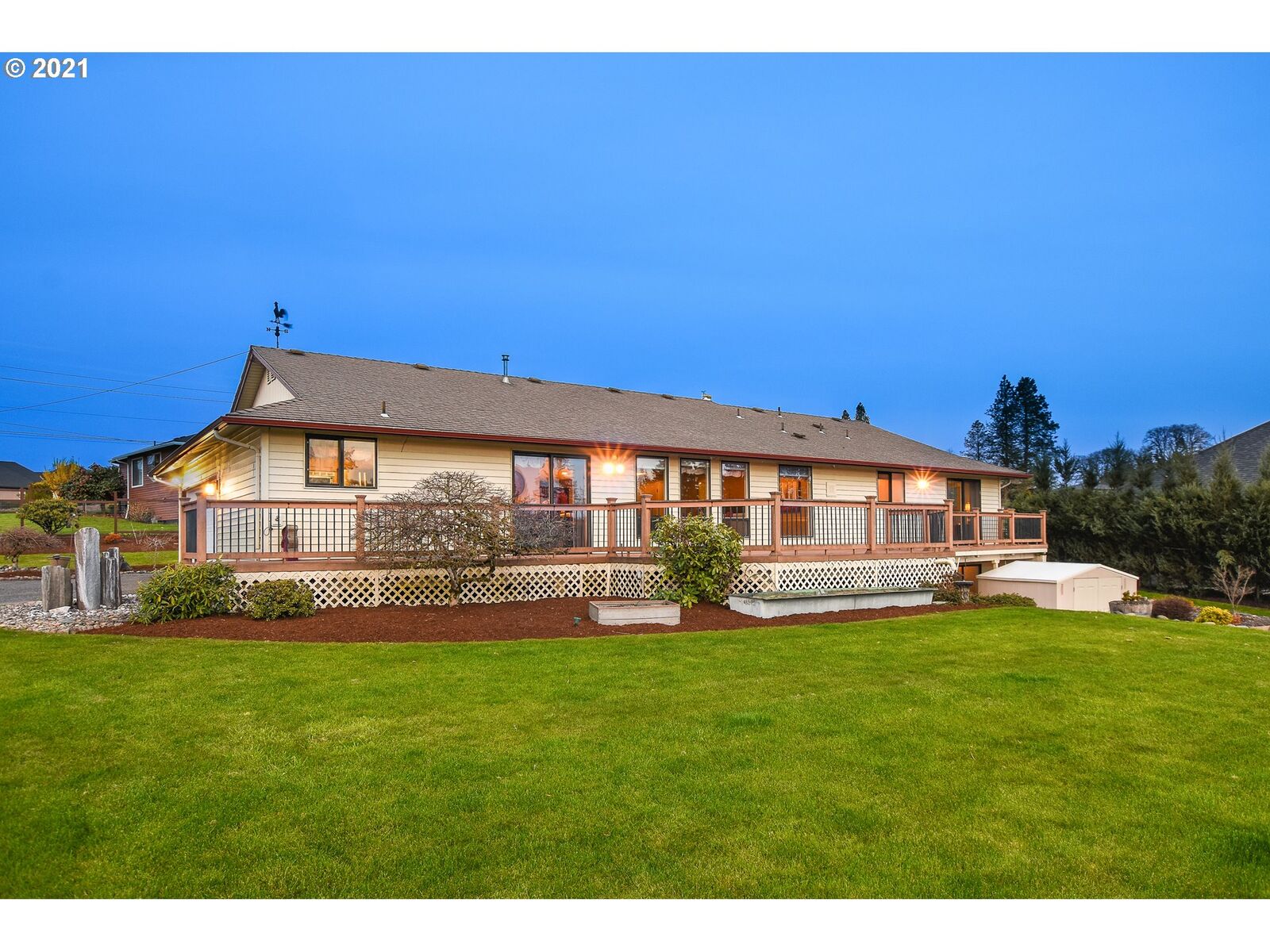 Property Photo:  1025 S Sunset Ln  WA 98642 