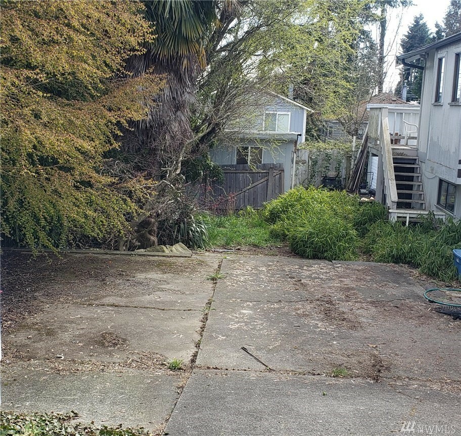 Property Photo:  907 N 102nd St  WA 98133 