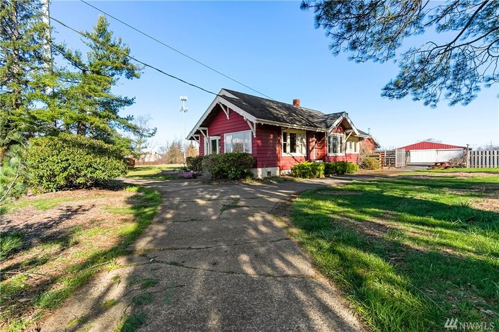 Property Photo:  1628 Main St  WA 98248 