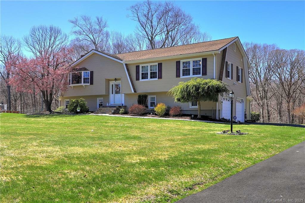 Property Photo: 166 Williamsburg Drive CT 06468