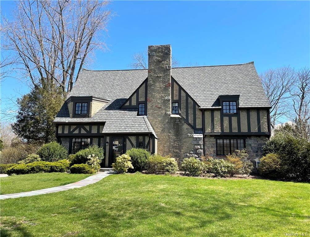 Property Photo:  6 Fairway Drive  NY 10605 