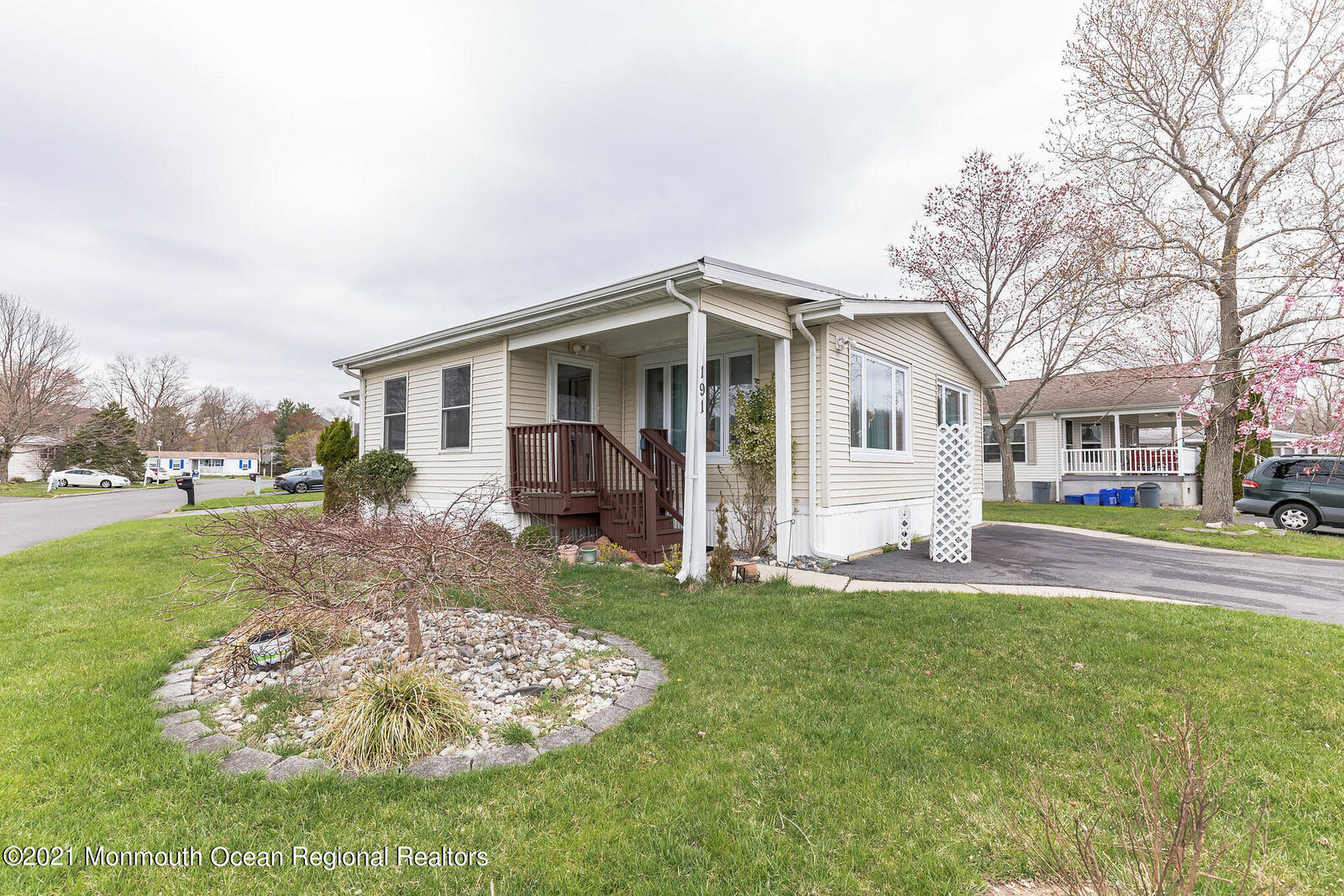 Property Photo:  191 Kenneth Court  NJ 08884 