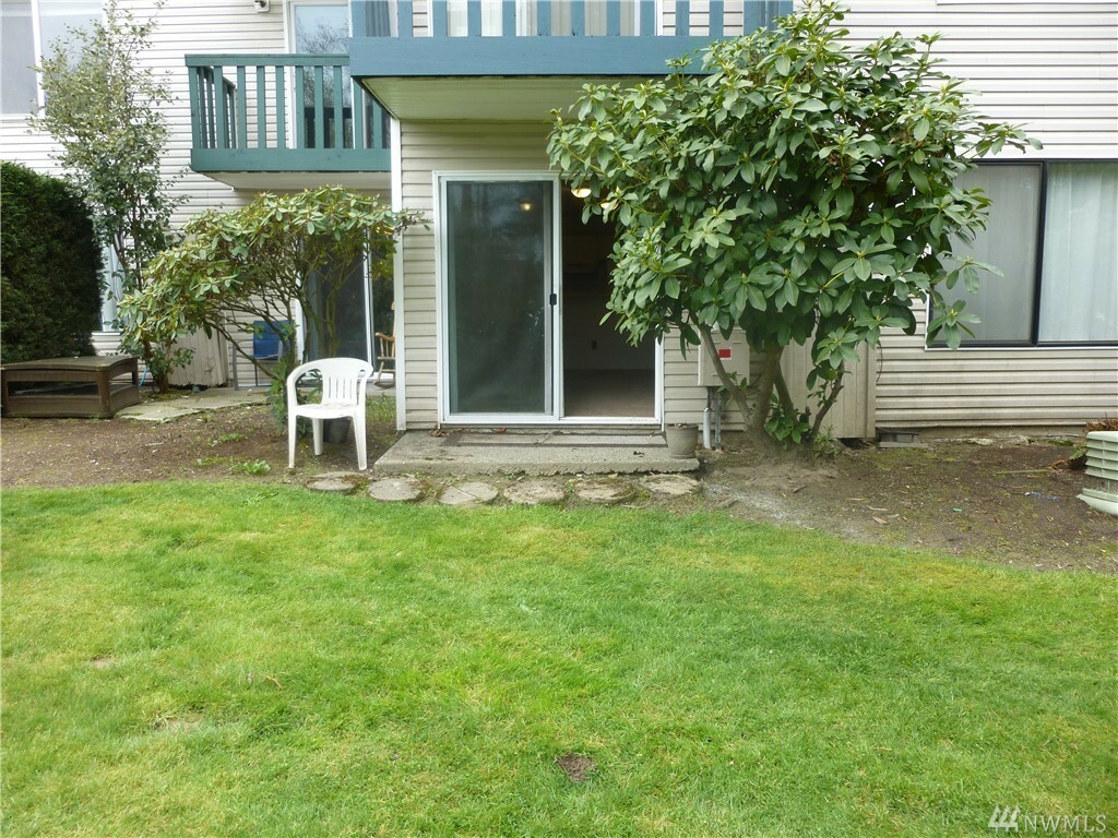 Property Photo:  17431 Ambaum Blvd S 8  WA 98148 