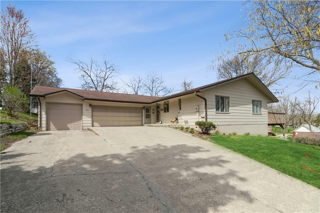 Property Photo:  702 East Street  IA 50153 