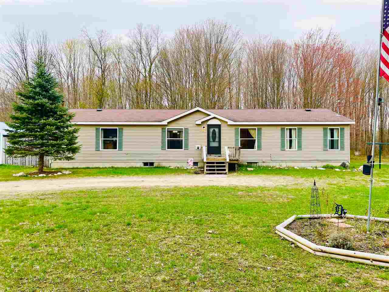 Property Photo: 3116 Six Mile Lake MI 49727