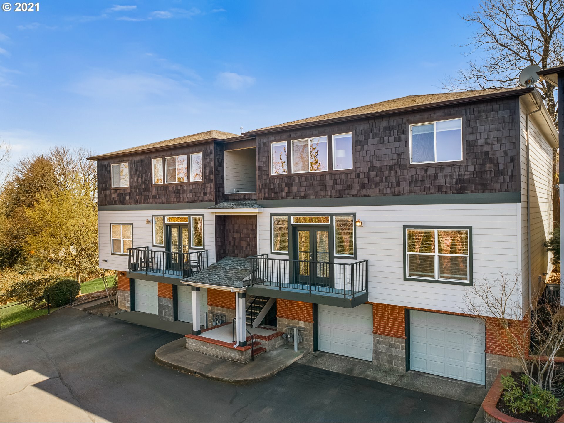 Property Photo: 9746 SW 34th Pl 5 OR 97219