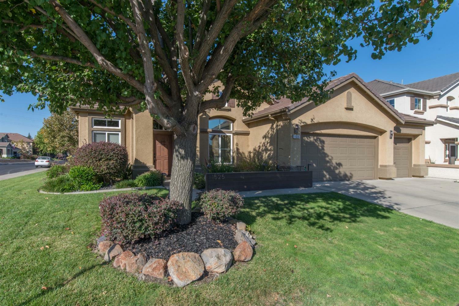 Property Photo:  1525 Roadrunner Drive  CA 95747 