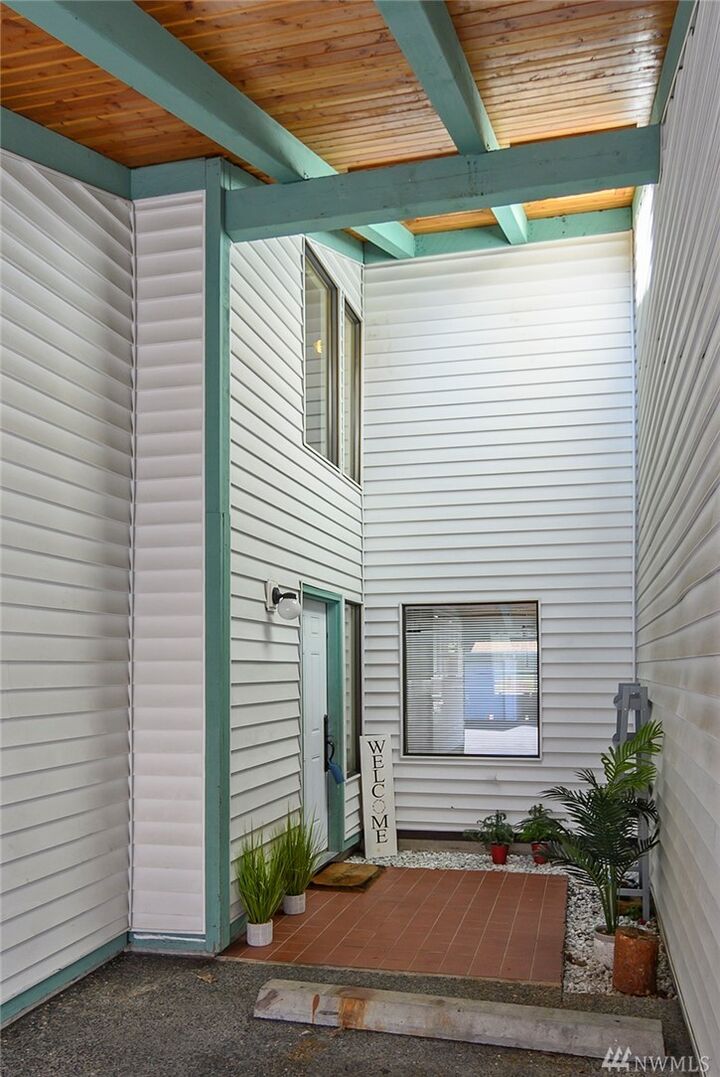 Property Photo:  1837 SW 318th Place A  WA 98023 