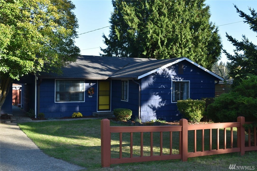 Property Photo:  19404 10th Ave S  WA 98148 